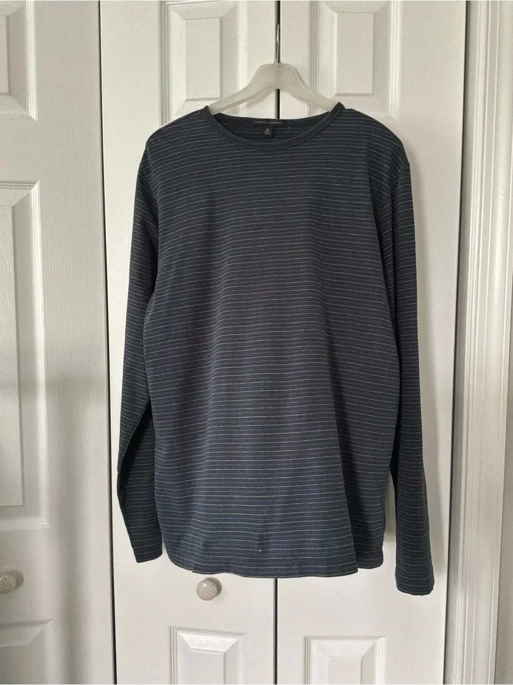 Banana Republic Men’s Crewneck Drk Blue/Grey Striped Long Sleeve T-shirt Medium